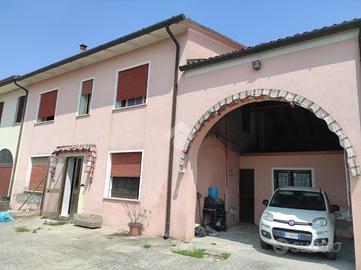 PORZIONE DI TRIFAMILIARE A ARZERGRANDE