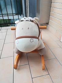 Cavallo a dondolo in legno