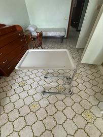 Tavolino servi letto con ruote