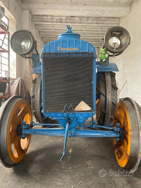 Antico trattore fordson modello n