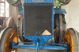 Antico trattore fordson modello n