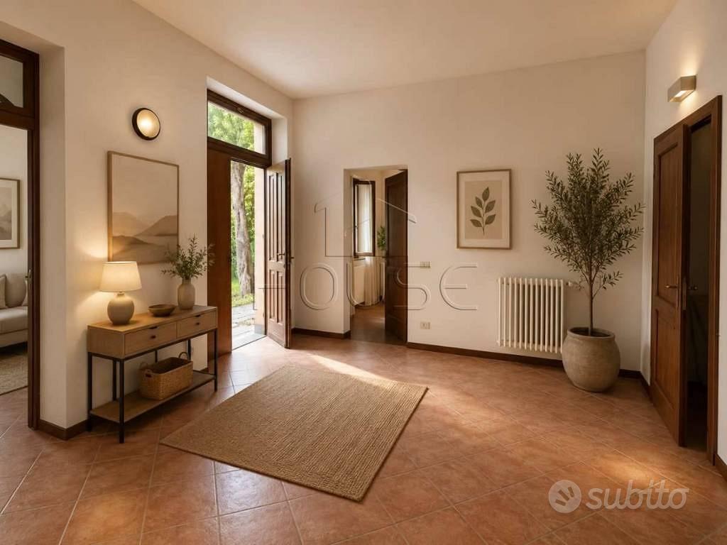 Appartamento di 170 m² con più di 5 locali e box a - Vista 2