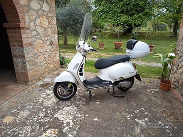 vespa GTS supertech 310 E5+ 2025