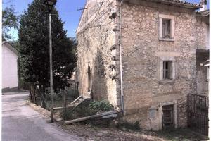 Rustico con pertinenza e giardino