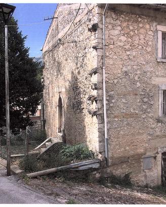 Rustico con pertinenza e giardino