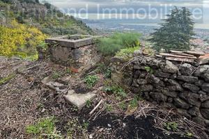 Rudere con giardino a Nunziata di Mascali