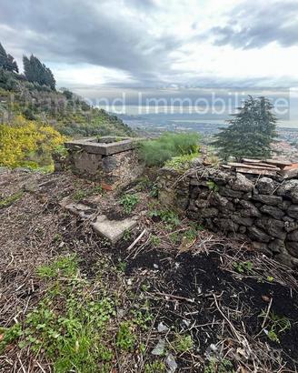 Rudere con giardino a Nunziata di Mascali
