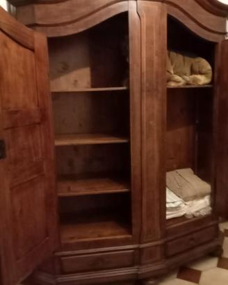 Armaio/Madia in legno massello Cappello Gendarme i