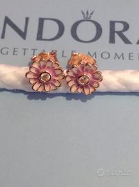 PANDORA Orecchini originali a lobo Margherita rosa