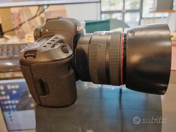 Fotocamera Canon 5D mark IV con obiettivo 24-70