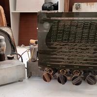 Radio d'epoca a valvole per ricambi