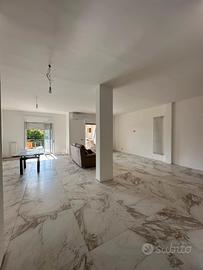 Appartamento grande a scala greca