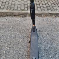 monopattino nineboot es1