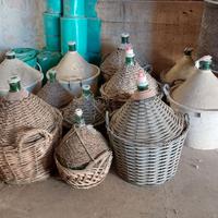 Damigiane di varie dimensioni