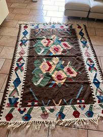 Tappeto etnico 160×130 – con difetti sul bordo