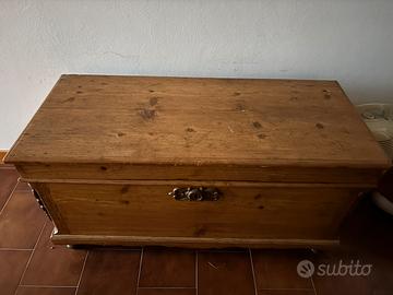 Cassapanca in legno