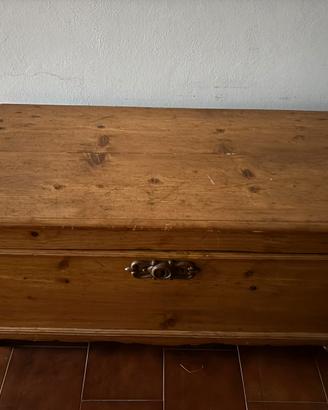 Cassapanca in legno