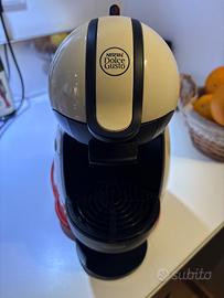 Macchina caffè nescafé dolce e gusto