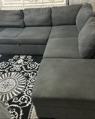 Divano angolare grigio con pouf, come nuovo