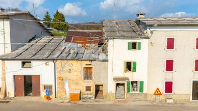 CASA DI CORTE A ERBEZZO