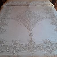 Copriletto matrimoniale in lino + ricamo a mano 