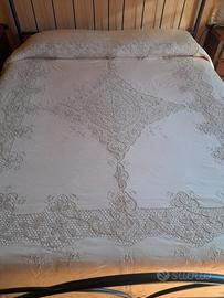 Copriletto matrimoniale in lino + ricamo a mano 
