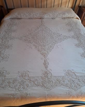 Copriletto matrimoniale in lino + ricamo a mano 