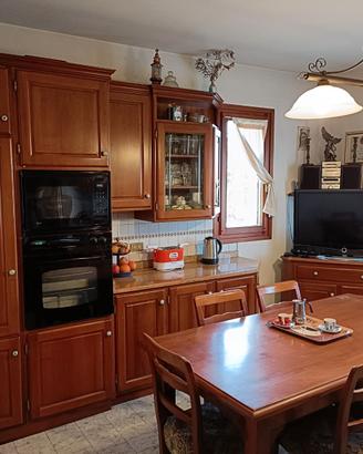 Cucina in legno massiccio