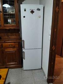 Frigorifero combinato da libera installazione.
