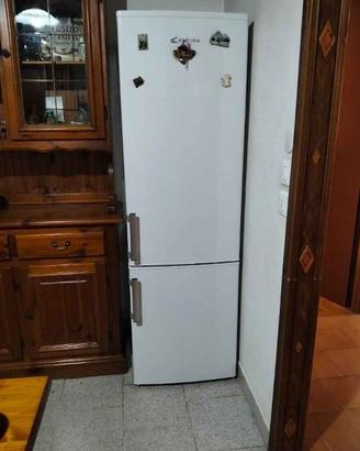 Frigorifero combinato da libera installazione.