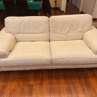 Divano letto e divano in pelle bianca