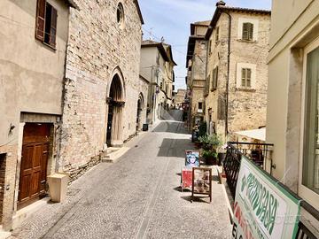 3 LOCALI A MONTEFALCO