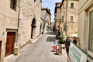 3 LOCALI A MONTEFALCO