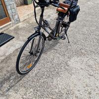 bicicletta elettrica ebike city accessoriata nuova