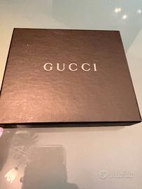 Portafoglio Gucci nero in pelle martellata con sca
