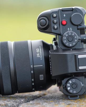 panasonic lumix s5d con 24 60 f 2.8