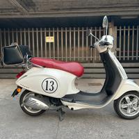 Vespa Primavera Scooter 50