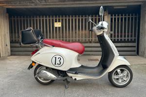 Vespa Primavera Scooter 50