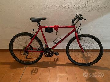 Bicicletta Specialized Rock Hopper Rossa Vintage