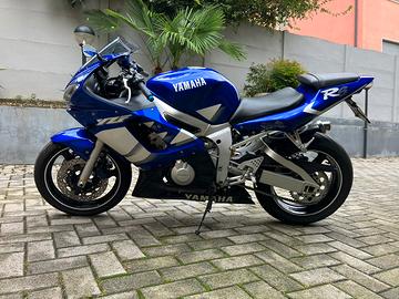 Yamaha R6 del 2001 a carburatore