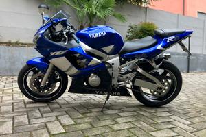 Yamaha R6 del 2001 a carburatore