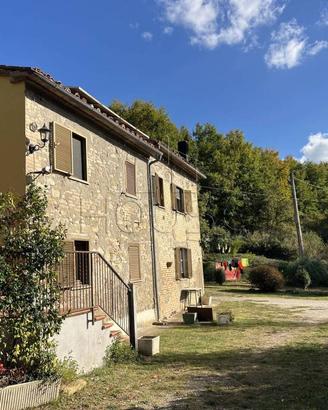 Rustico / Casale di 217 m² con 5 locali e box auto