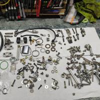 Ricambi viterie e carburatore honda cr 250 1922