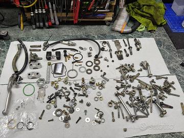 Ricambi viterie e carburatore honda cr 250 1922