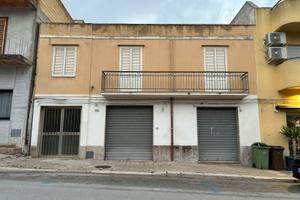 VALDERICE Intero Stabile + terreno edificabile