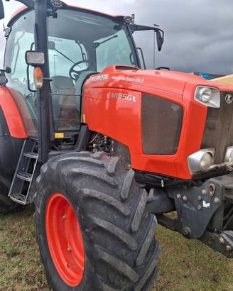 Trattore KUBOTA mod. M135GX