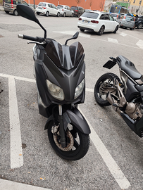 Yamaha xmax 250
