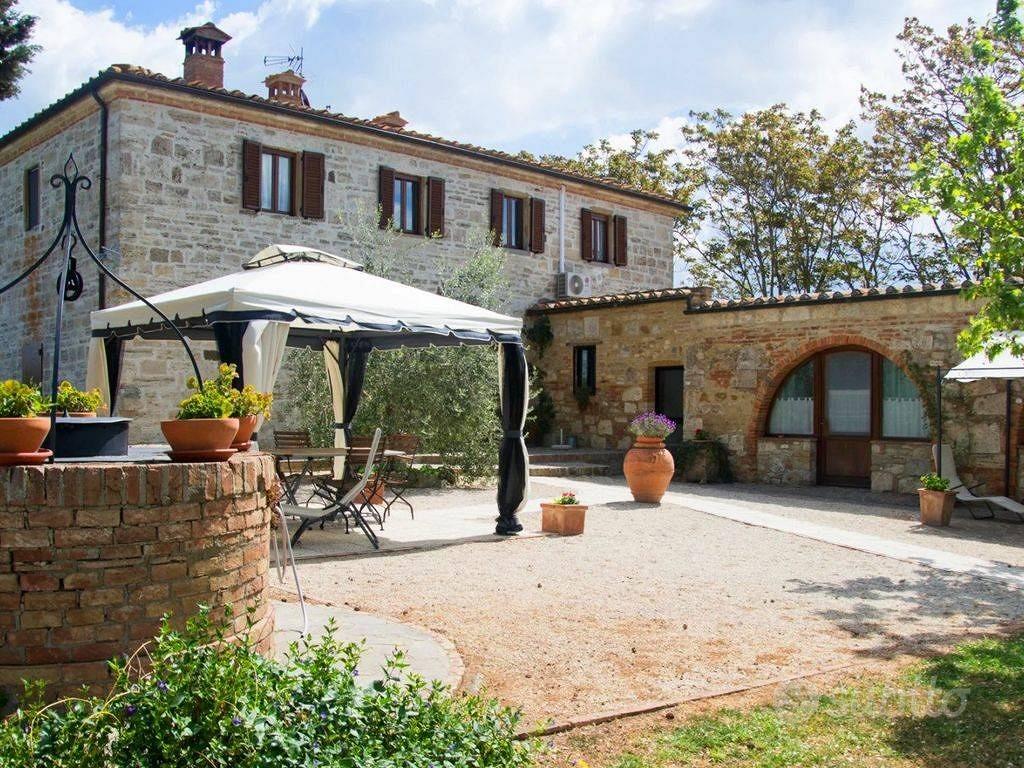 Rustico / Casale di 850 m² con più di 5 locali e b - Vista 2