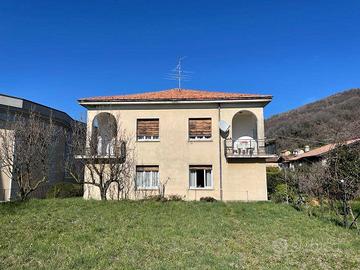 Villa di 235 m² con più di 5 locali e box auto dop