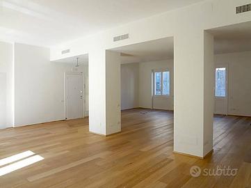Immobile di 139 m² con 1 locale a Milano